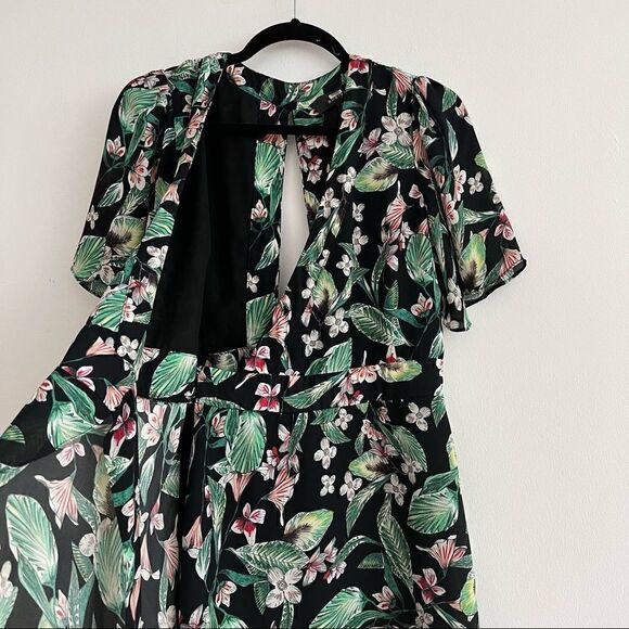 Adelyn Rae Botanical Palm Leaf Floral Open Back Wrap Dress Size Small - Picture 8 of 13